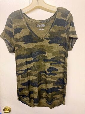 Lucky Brand Dark Green Soft Camouflage V-Neck T-Shirt
